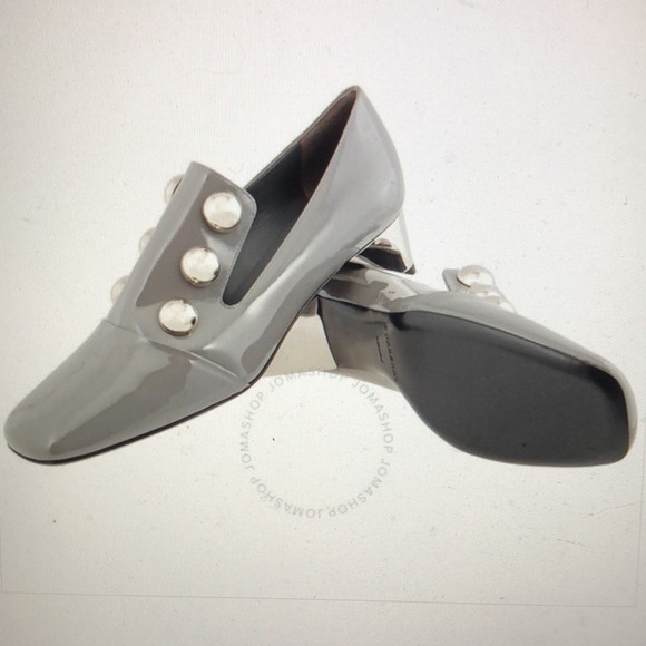 BURBERRYGrey Ambridge Stud Detail Patent Leather Pumps - Picture 10 of 10